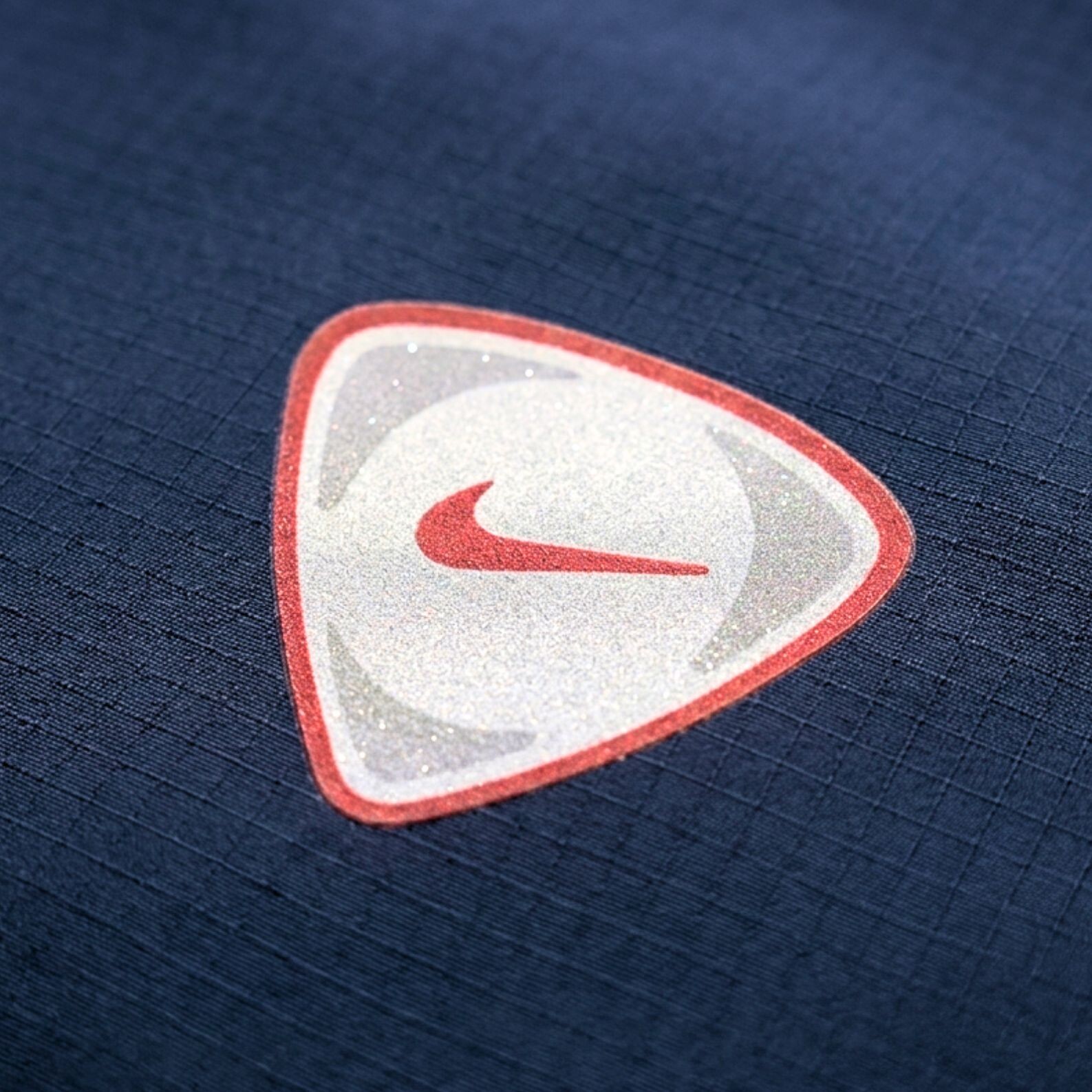 nhan-ep-nhiet-phan-quang-in-mau